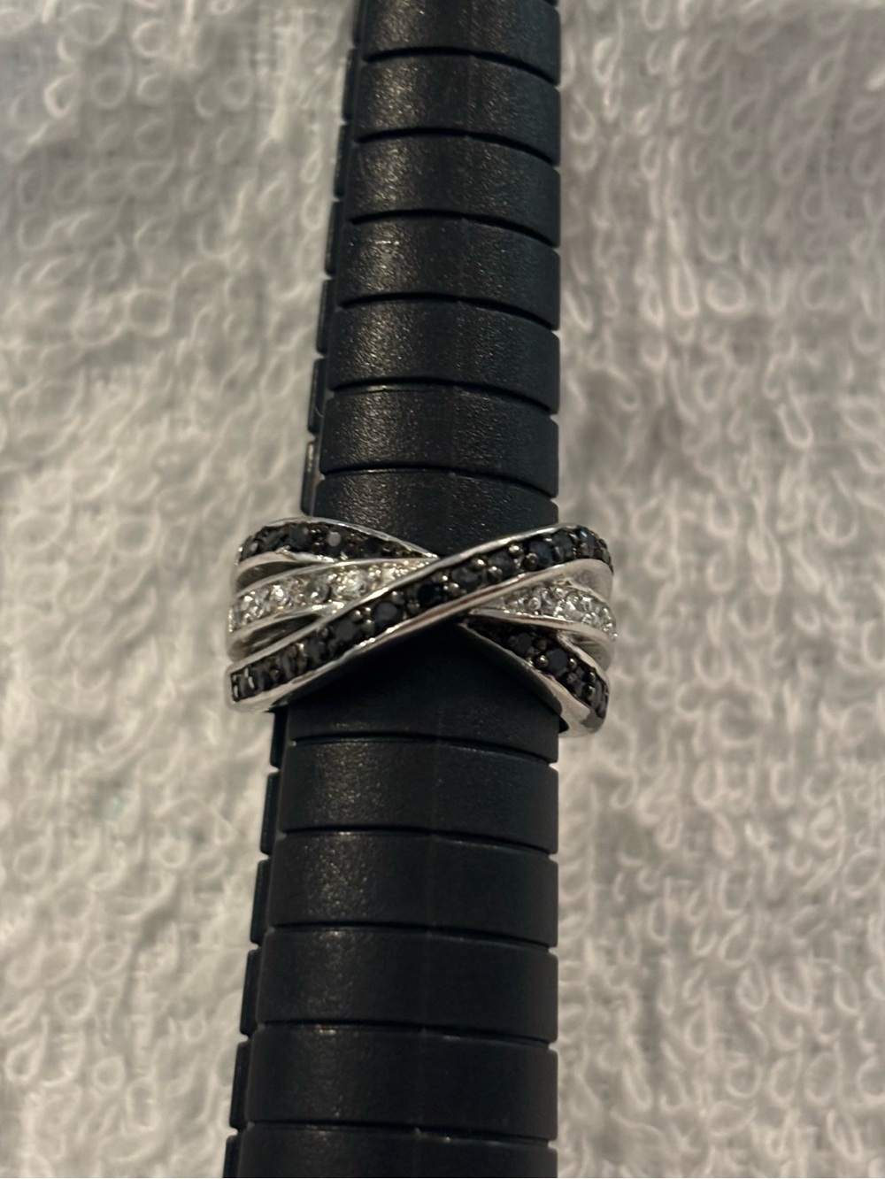 Women's Silver and Black Rhinestone Crossover Ring 18 kge